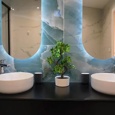 Monaco - Beautiful 6-8 People *