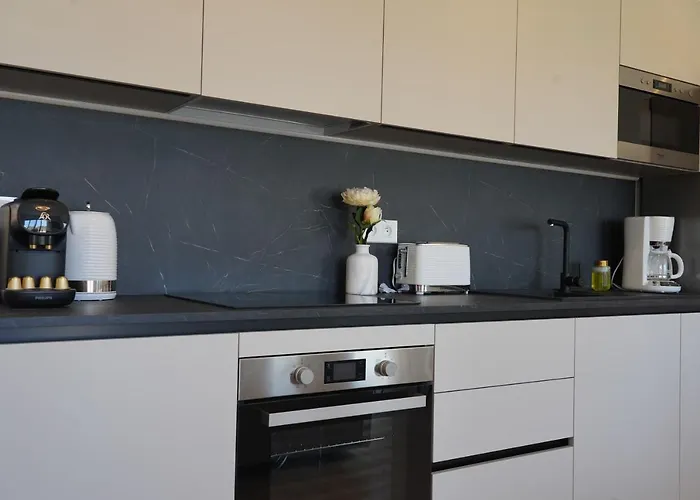 Monaco - Beautiful 6-8 People Apartment