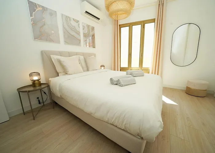 Monaco - Beautiful 6-8 People Apartment