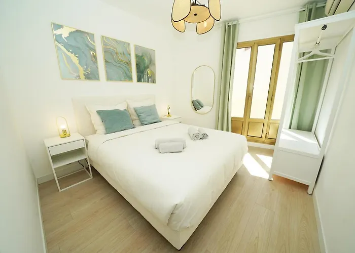 Monaco - Beautiful 6-8 People Apartment